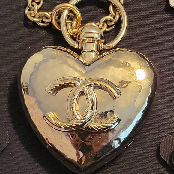 22C Chanel CC Long Necklace Heart Locket - AB7531 B07266 - Picture 11 of 16